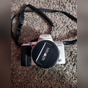 A Minolta Maxxum QT Si 35mm Film Camera  Minolta AF Zoom 35-80mm Works As-Is